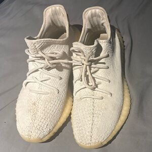 adidas Yeezy Boost 350 V2
Cream